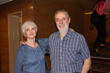 Silvia Ontivero y Roberto Marmolejo afuera de la sala de audiencias